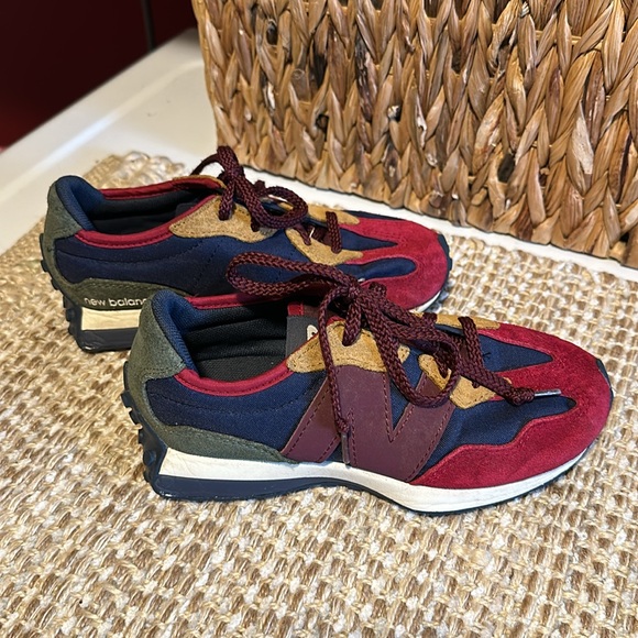 New Balance 327 Kids Size 13 - Picture 10 of 12